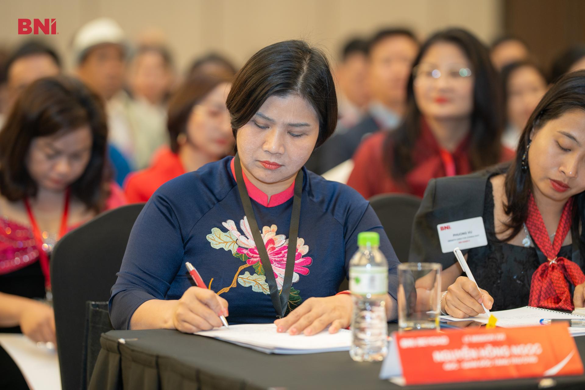 Nguyễn Hồng Ngọc đào tạo đội ngũ chuyên gia tâm lý theo mô hình hệ thống chuyên nghiệp