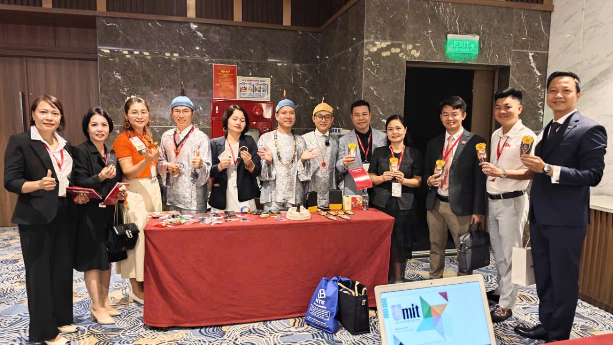 Hồ Văn Quý tại buổi trưng bài giới thiệu sản phẩm trong cộng đồng doanh nghiệp BNI